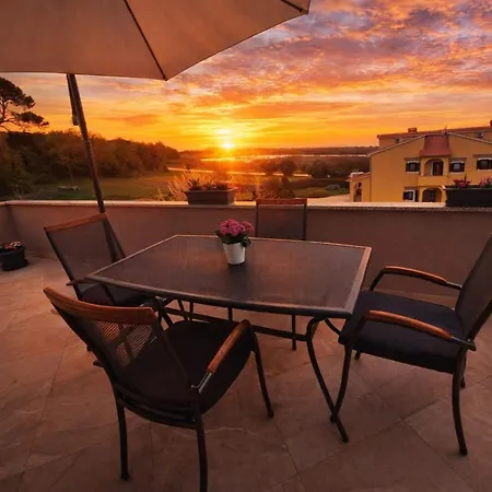 Sunset - Two Bedroom With Terrace And Sea View Apartment Porec