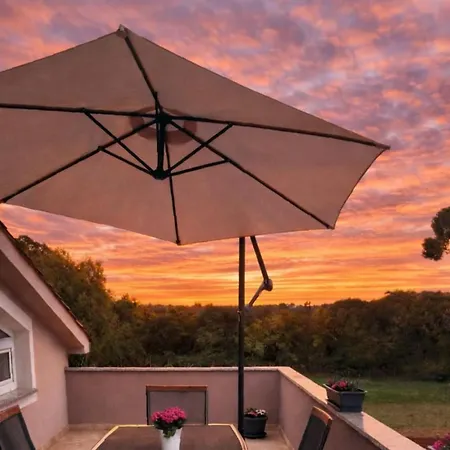 Sunset - Two Bedroom With Terrace And Sea View Porec